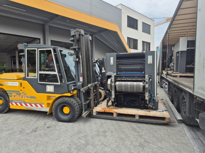 Unloading of Heidelberg SM 74-4